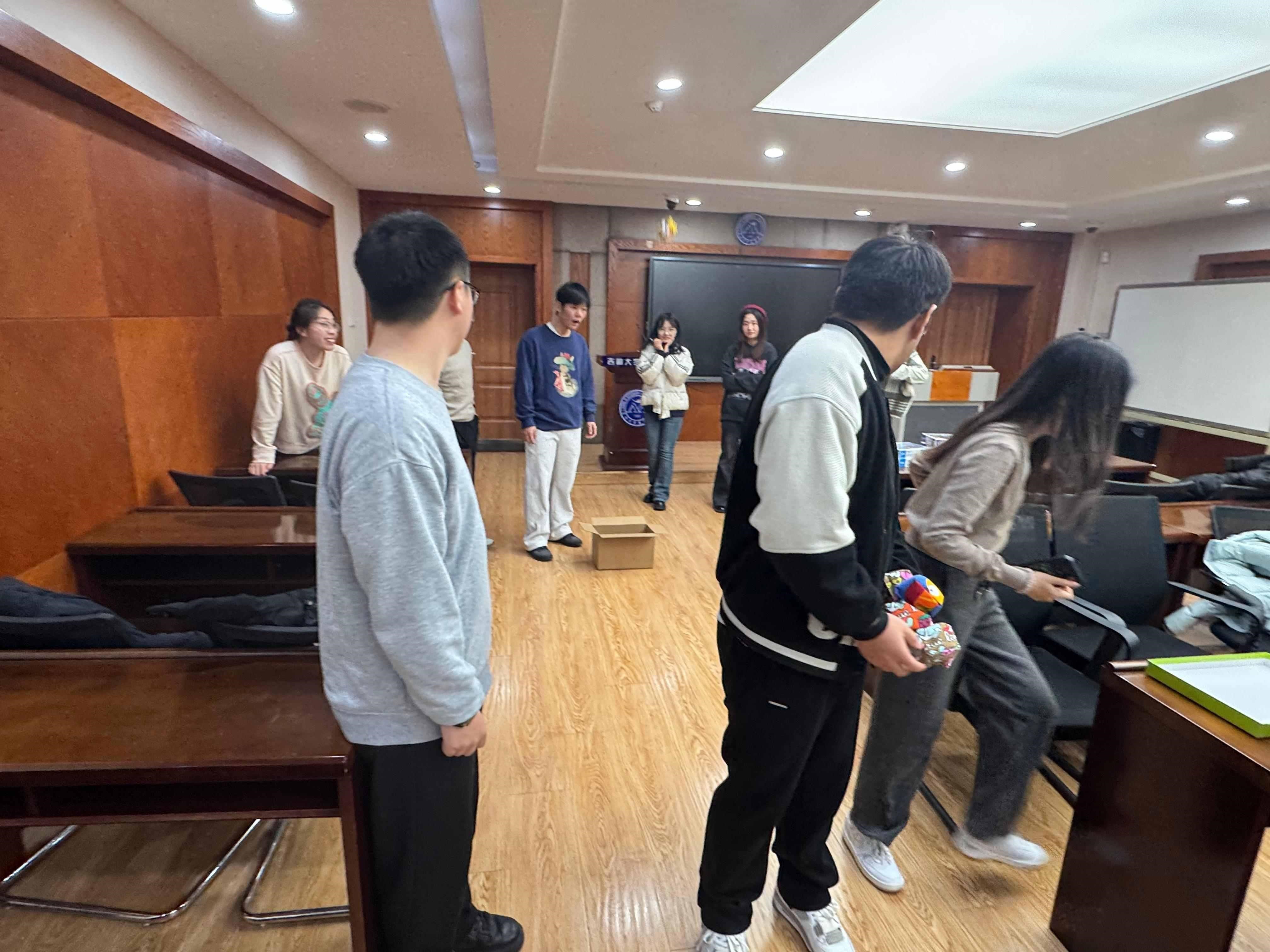 2025年“朋辈协力·心理成长”系列活动——公司研究生成功开展四院联合“青春跃动，心灵同行”团体交流活动